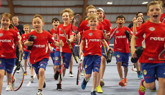 Das Tenniscamp in Schenkon macht den Kindern Spass.  (Foto zvg)