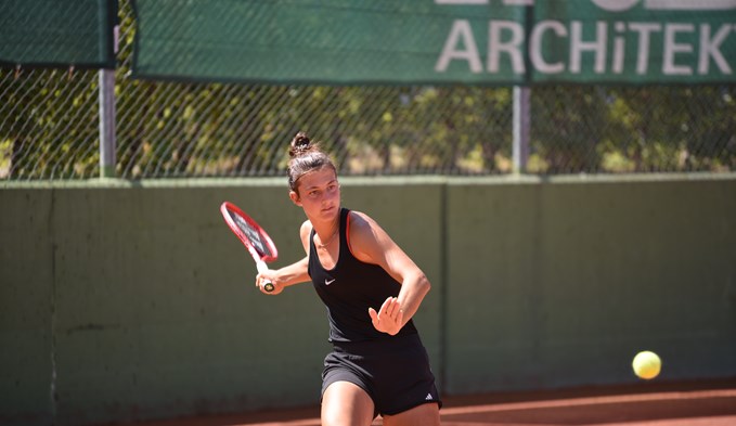 Kristina Milenkovic, NLA-Spielerin des TC Sursee, 2019 gegen Chiasso. (Foto Dominique Moccand/Archiv)