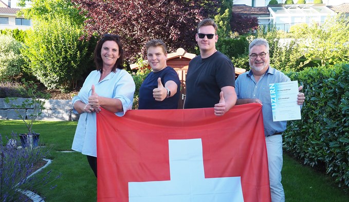 Sylvia Schubkegel mit ihren Söhnen Max und Moritz sowie Ehemann Uwe.  (Foto zvg)