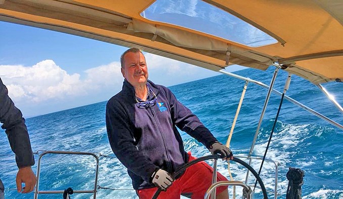 Der Schenkoner Skipper Peter Taeschler (65) organisiert und begleitet Segeltörns in allen Ecken der Weltmeere. (Foto zVg)