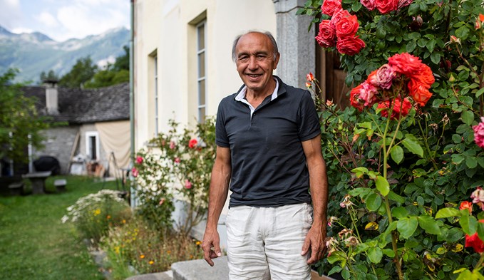 Beni Juchli (63) hat sich im Tessin einen Traum verwirklicht. Seit Mitte 2018 ist er mit Leidenschaft Gastgeber in einem alten Patrizierhaus, der Casa Casserini. (Foto Fabian Zumbühl)