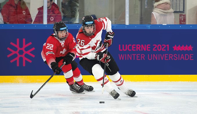 An der Winteruniversiade finden die Gruppenspiele im Frauen-Eishockey in der Eishalle Sursee statt. (Foto zVg)