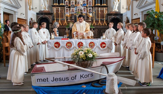 «Met Jesus of Kors» sind 27 Knutwiler Erstkommunikanten.  (Foto René Lang)