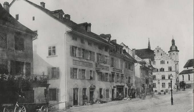 Die Oberstadt mit Blick aufs Rathaus in Sursee 1900.  (Foto Stadtarchiv Sursee)