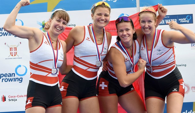 Alina Berset (links) gewann mit Seraina Fürholz, Olivia Roth und Julia Andrist Silber.  (Foto zvg)