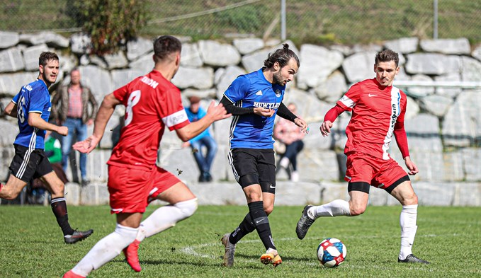 Riccardo Strazzella (am Ball) versenkte einen Penalty zum zwischenzeitlichen 1:2. (Foto Manuel Arnold)