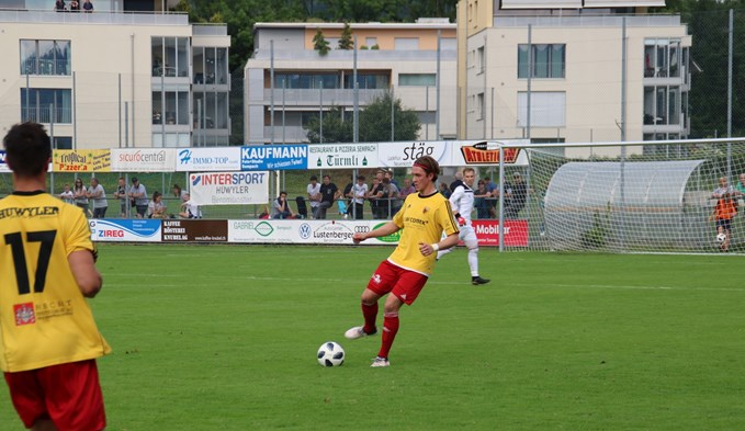 Luca Müller spielt seit vier Jahren in Gelb-Rot für den FC Sempach. (Foto ZVG)