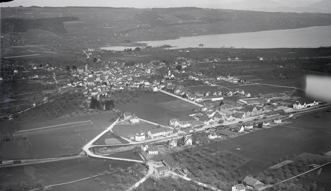 Walter Oberholzer fotografierte Sursee und das Kottenquartier 1930 aus 200 Meter über dem Boden.  (foto ETH-Bibliothek Zürich, Bildarchiv)