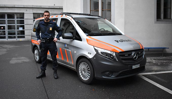 Der 26-jährige Fabian Zürcher darf bald Polizei-Arbeits-Anzug gegen die Uniform tauschen. (Foto ZVG)