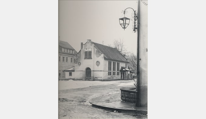 Auf dem Vierherrenplatz in Sursee stand 1963 noch das städtische Schlachthaus. 1967 wurde es abgebrochen. (Foto Stadtarchiv Sursee/Friebel)
