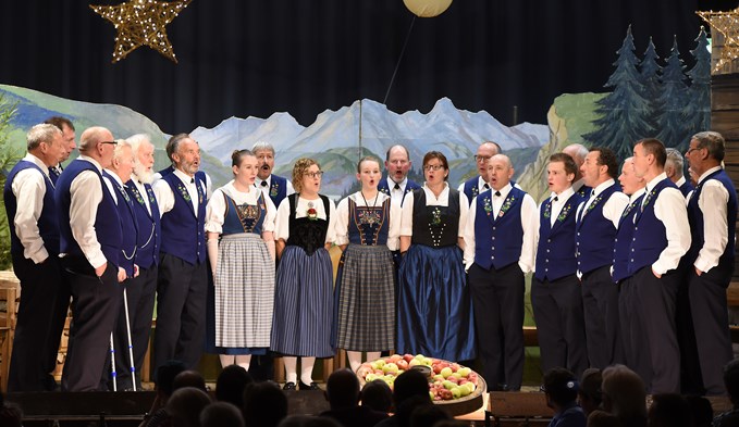 Das Jodlerchörli Geuensee gab sein Jodelkonzert 2019 unter dem Motte «Nachtläbe». (Foto sti)