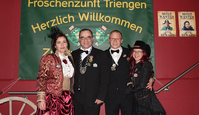Olga und Nico Mauceri (links) sind auch in diesem Jahr das Zunftmeisterpaar, begleitet von Stefan Jecklin und Silvana Jost. (Foto zvg)