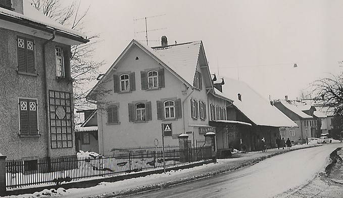 Schon damals lag Schnee auf den Dächern der Bahnhofstrasse. Leider ist das Foto undatiert (wahrscheinlich 1969).  (Foto Stadtarchiv Sursee)