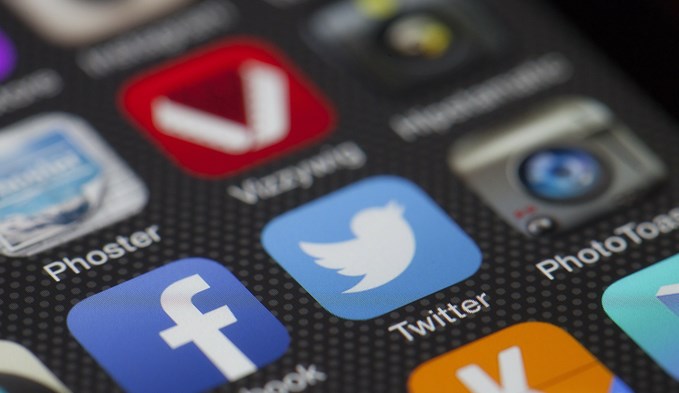 Auf Twitter können angemeldete Nutzer Kurznachrichten verbreiten, die «Tweets» genannt werden. (Foto Thomas Ulrich/Pixabay)