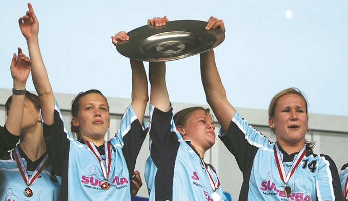 Lara Dickenmann feierte mit dem FC Sursee den Cupsieg 2002.                (Foto suwo/archiv)