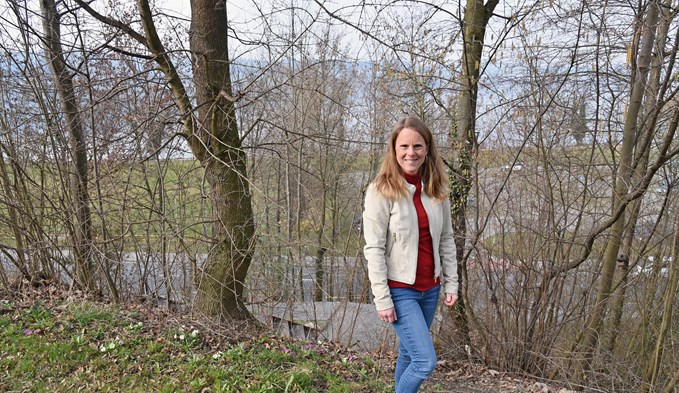 Wildkräuter-Kennerin Claudia Renggli aus Sempach führt demnächst wieder Wildkräuterspaziergänge durch. (Foto Michael Hausheer)