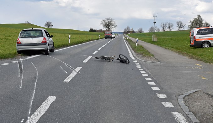 Auf der Höhe Luternau kam es zur Kollision zwischen einem E-Bike-Fahrer und einem Auto.  (Foto Luzerner Polizei)