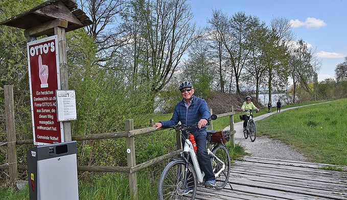 Guido Muff auf dem Wander- und Veloweg am linken Ufer des Sempachersees, dessen Abschnitt Eggerswil–Büezwil vor 20 Jahren als letzter eröffnet wurde. (Foto Daniel Zumbühl)
