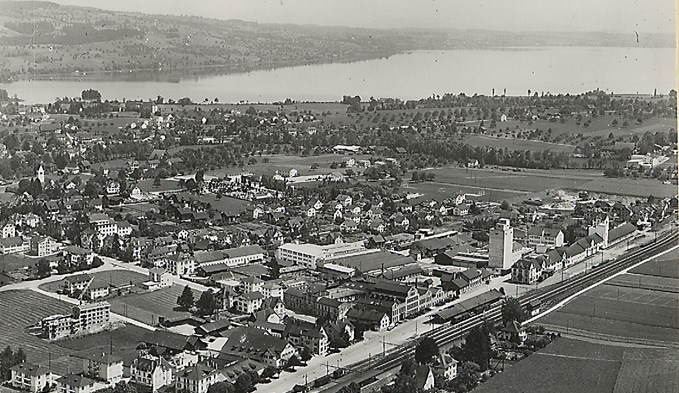 Die Eisenbahnvorstadt Sursee in einer Luftaufnahme 1960. (Foto Stadtarchiv Sursee)