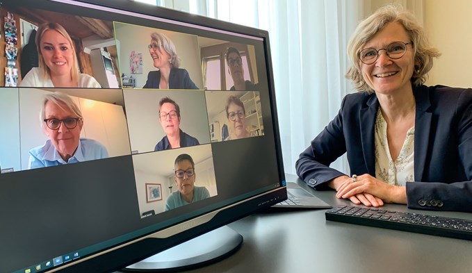 Vorstandssitzung digital: SGF-Zentralschweiz-Präsidentin Ruth Aregger (rechts) begrüsst ihre Kolleginnen auf dem Bildschirm. (Foto zVg)