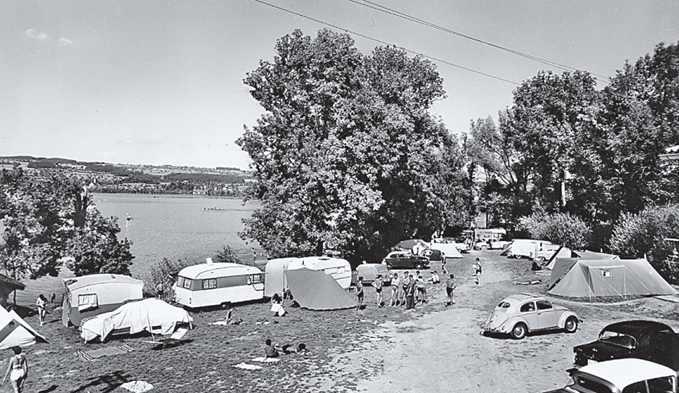 Bereits 1960 war der Campingplatz Sempach ein beliebtes Ferienziel. Von «Glamping» war dazumal allerdings noch keine Spur.  (Foto Stadtarchiv Sempach)