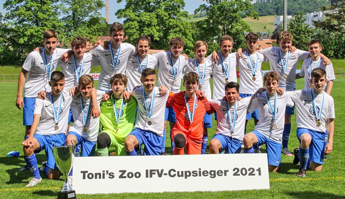 Die C-Junioren des Teams Sempachersee durften nach dem Cupsieg feiern.  (Foto zvg)