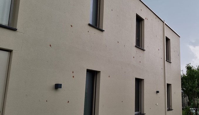 Der Hagel beschädigte um den Sempachersee manche Fassade.  (Foto archiv/suwo)
