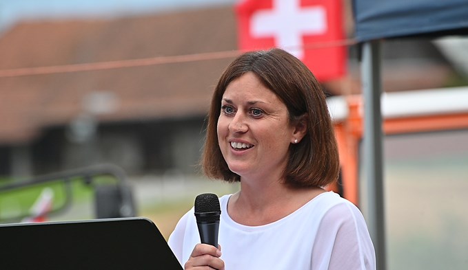 Gemeindepräsidentin Marina Graber sprach zur Festgemeinde.  (Foto Werner Mathis)