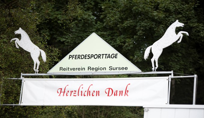 Willkommen an den Pferdesporttagen des Reitvereins Region Sursee.  (Foto Thomas Stillhart)