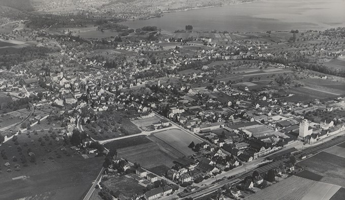 1952 war das Quartier Eisenbahn-Vorstadt noch zu grossen Teilen unverbaut. (Foto Stadtarchiv Sursee)