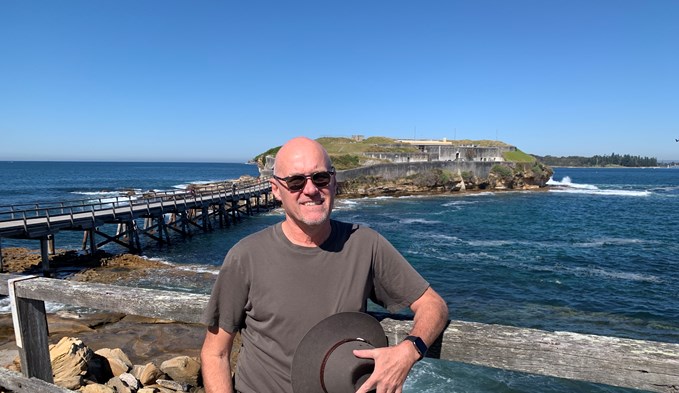 Maximal fünf Kilometer darf man sich in Sydney zurzeit von seinem Zuhause entfernen. Damit ihm nicht die Decke auf den Kopf fällt, geht Coiffeur Thomas Fuchs jeden Tag schwimmen. (Foto zVg)