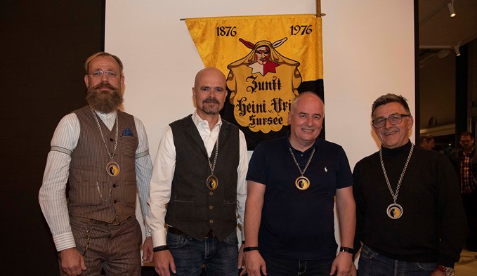 Die neuen Zunfträte von links: Danny Uwiera (Bannerherr), Martin Senn (Kanzler) und Roland Rüegg (Säckelmeister) sowie der neue Rechnungsrevisor Urs Koch.  (Foto zvg)