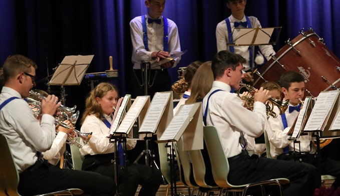 Die Jugendmusik Oberkirch-Nottwil machte den Auftakt zum Herbstkonzert der Brass Band Feldmusik Nottwil. (Foto Geri Wyss)