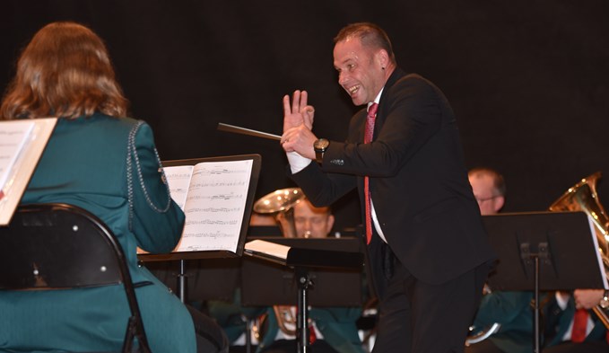 Für Dirigent Roger Stöckli war es das letzte Konzert mit der Musikgesellschaft Knutwil. Nach sechs Jahren nimmt er seinen Hut. (Foto Livia Kurmann)