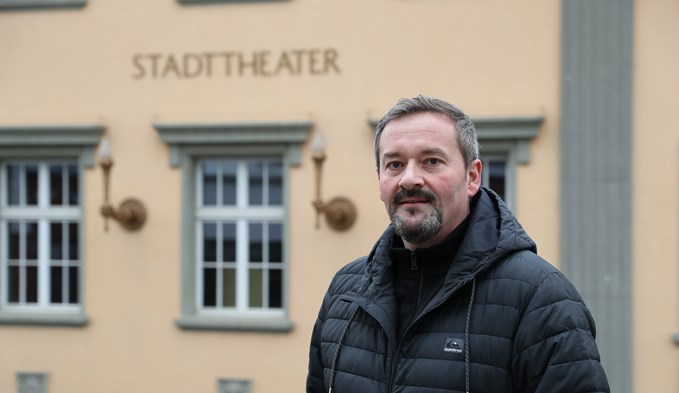Christian Albisser und das Stadttheater verbinden unzählige amüsante Episoden. (Foto Manuel Arnold)