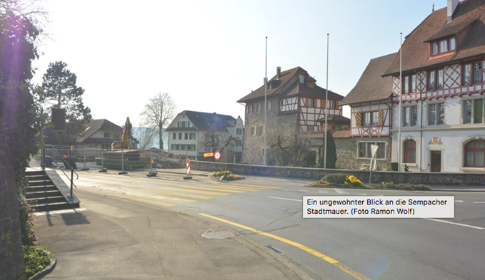 Im März 2020 wurde das Gebäude abgerissen und lässt nun den Blick frei auf die Sempacher Stadtmauer.  (Foto Ramon Wolf)