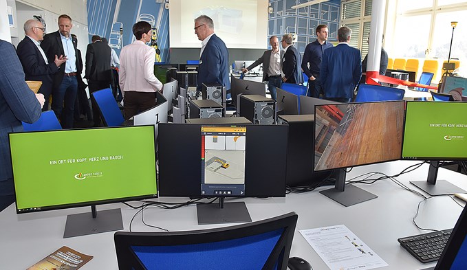 Blick in das neue Trimble Technology Lab, das am Freitag im Campus Sursee als erstes der Schweiz eröffnet wurde.  (Foto Daniel Zumbühl)