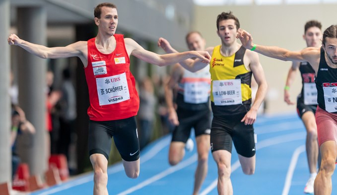 Jonas Schöpfer (links), hier an der Hallenmeisterschaft vor einer Woche, durfte auch am letzten Wochenenede jubeln.  (Foto Athletix.ch)