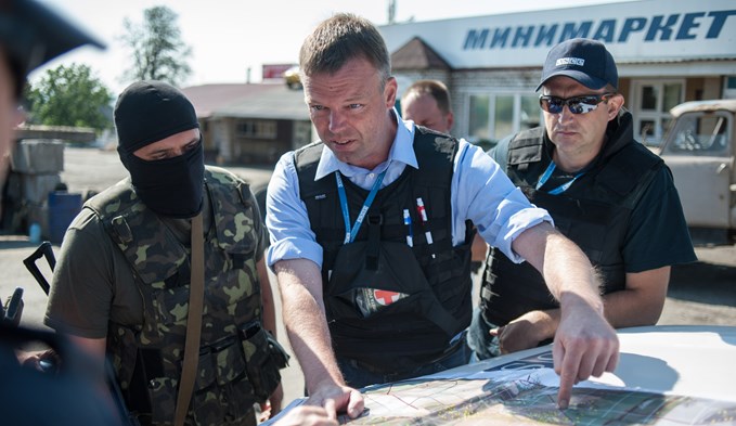 Alexander Hug im August 2014 im Krisengebiet in der Ostukraine. (Foto OSCE/Evgeniy Maloletka)