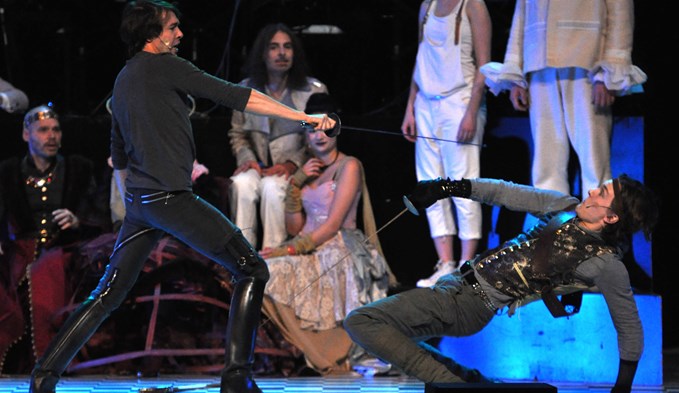 Die Fechtszene zwischen Hamlet (links) und Laertes gerät gleichsam zum «Finale infernale». (Foto zVg)