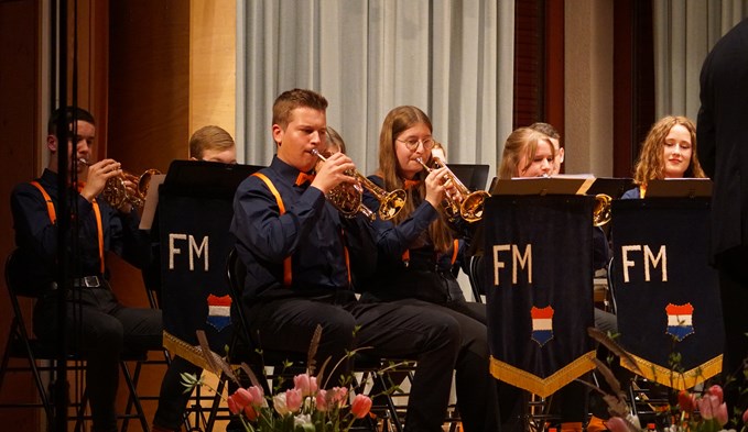 Die Jugendbrassband Hürntal startete den Konzertabend.  (Foto zvg)