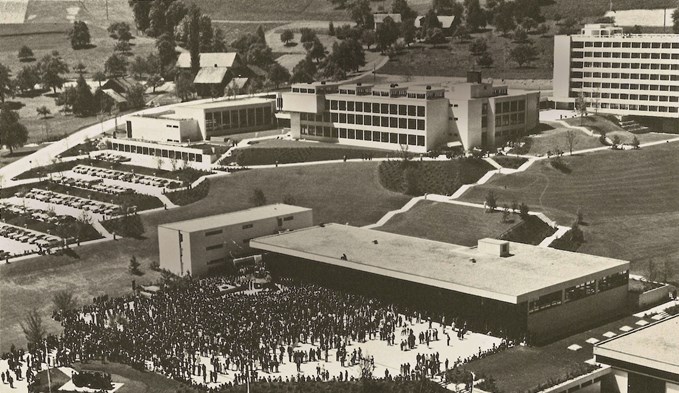 Der Campus Sursee bei der Eröffnung im Jahr 1972 (damals Ausbildungszentrum des Schweizerischen Baumeisterverbands). (Foto ZVG)
