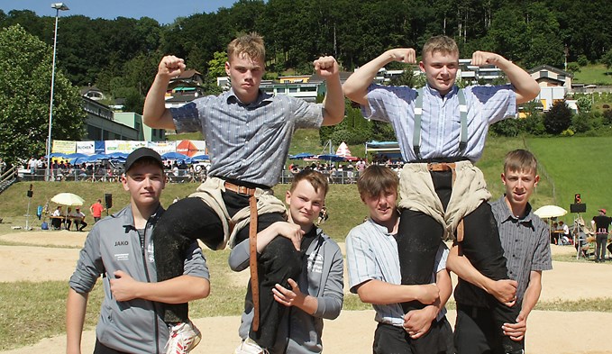 Elia Steiger (links oben) konnte zusammen mit Luc Bissig das Fest gewinnen.  (Foto zvg)