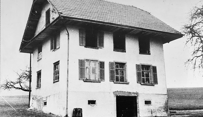Das alte Schulhaus von Krumbach wurde 1845 gebaut. 1970 baute die Gemeinde Geuensee dann ganz in der Nähe ein neues Schulhaus, das bis 2004 als Unterrichtsort diente, bevor es wegen zu geringen Schülerzahlen aufgehoben wurde. (Foto zvg)