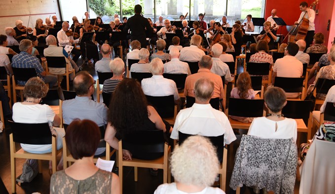 Das Orchester Sursee-Sempach trat am Sonntag im reformierten Kirchenzentrum in Sempach auf. (Foto Geri Wyss)