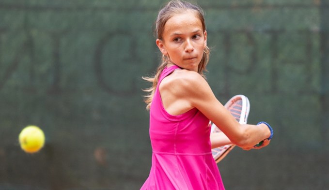 Ana Frommenwiler stand schon mit sechs Jahren auf dem Tennisplatz. (Foto )