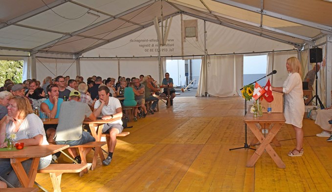 Rund 170 Personen lauschten der 1.-August-Ansprache. (Foto Daniel Zumbühl)