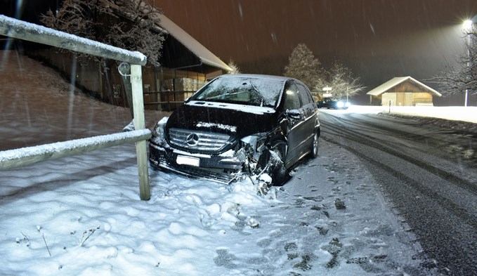 Ein Unfall ereignete sich auch in Schlierbach, wo eine Autofahrerin mit Sommerpneus unterwegs war. (Foto ZVG)