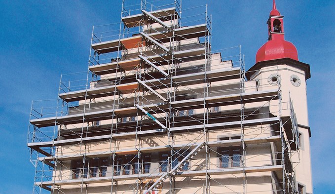 Das Rathaus Sursee wurde 2004 für 550’000 Franken an der Aussenfassade und am Dach renoviert. (Foto Geri Wyss)