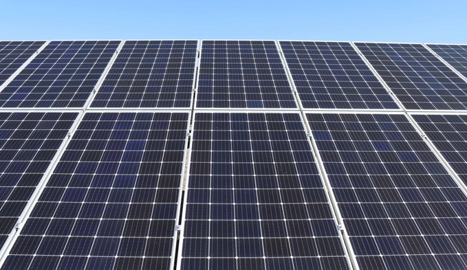 Die Grünen möchten mit ihrer Solar-Initiative erreichen, dass in Sursee künftig jede geeignete Dach- und Fassadenfläche für Solarenergie genutzt wird. (Foto Michael Wilson/Unsplash)
